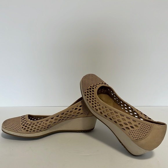 Naturalizer Brelynn N5 Comfort Tan Slip on Wedge shoe size 6.5M - Picture 2 of 11